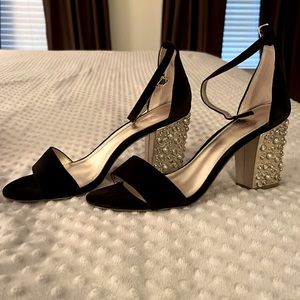 Lilly Pulitzer SZ 10, black velvet strappy sandal with jeweled chunky heel.